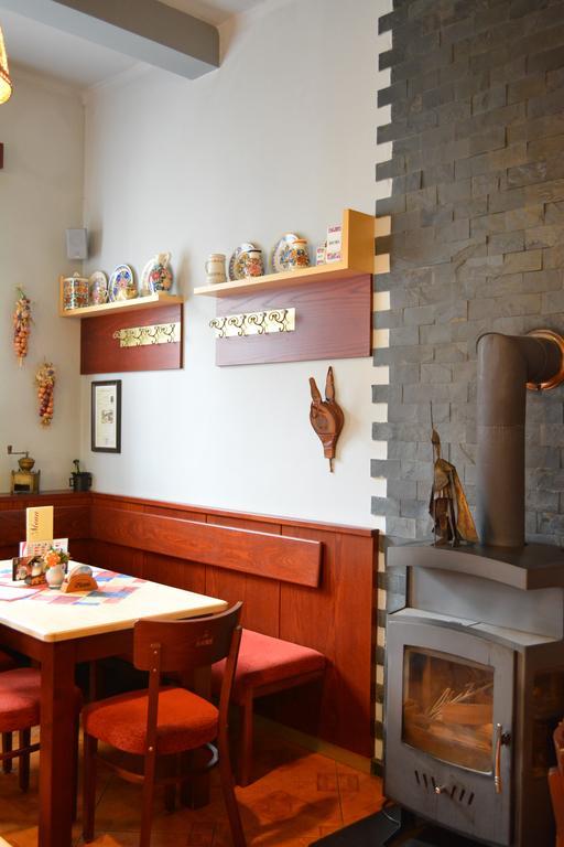 Hotel Koruna Karlstejn Bagian luar foto