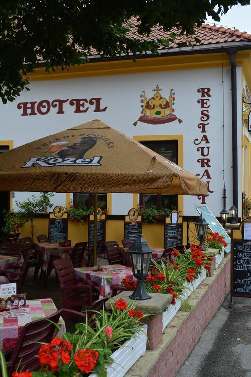 Hotel Koruna Karlstejn Bagian luar foto