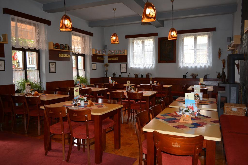 Hotel Koruna Karlstejn Bagian luar foto