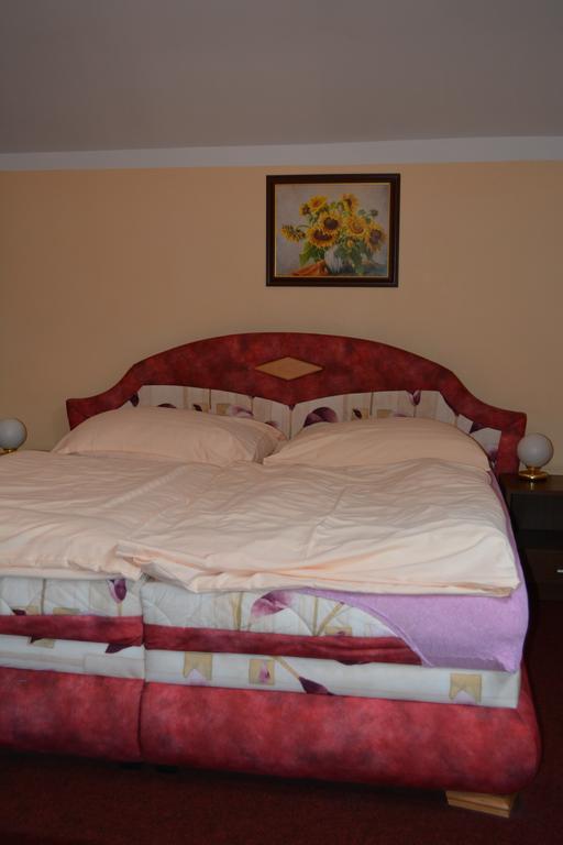 Hotel Koruna Karlstejn Ruang foto
