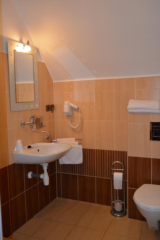 Hotel Koruna Karlstejn Ruang foto